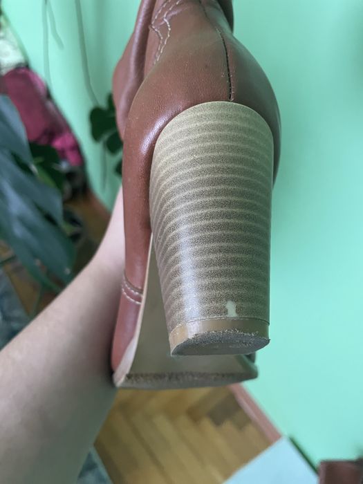 Шкіряні зимові чоботи козаки з натуральним хутром