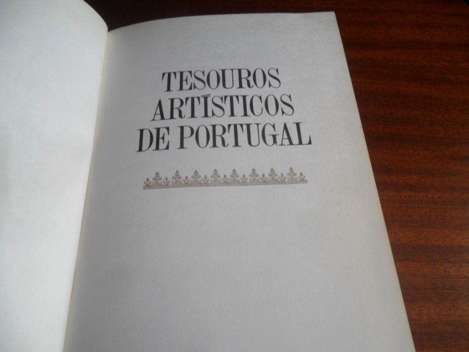 "Tesouros Artísticos de Portugal" de Vários