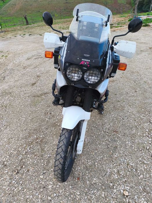 Africa Twin 750 de 95 com 40 Mil KM.