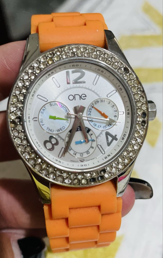 Relógio ONE com 5 pulseiras