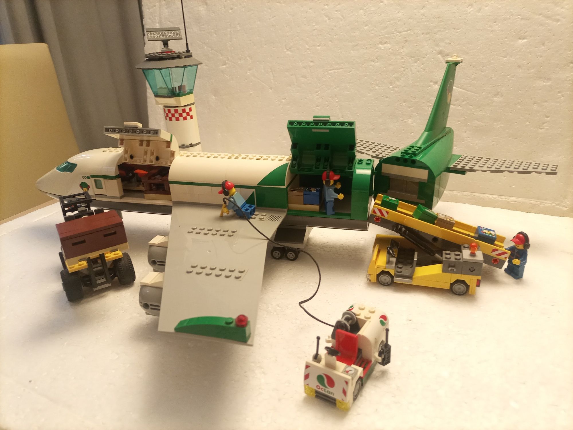 Klocki LEGO 60022 terminal cargo samolot lotnisko