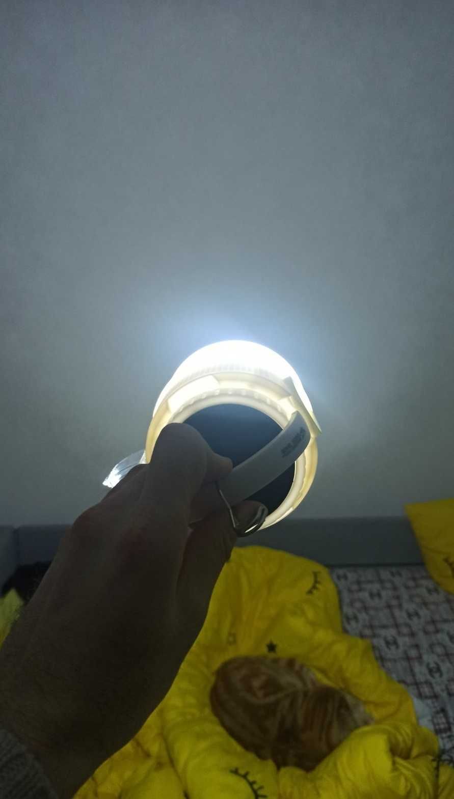 Підвісна лампа на акумуляторі з сонячною зарядкою та яскравим ліхтарем