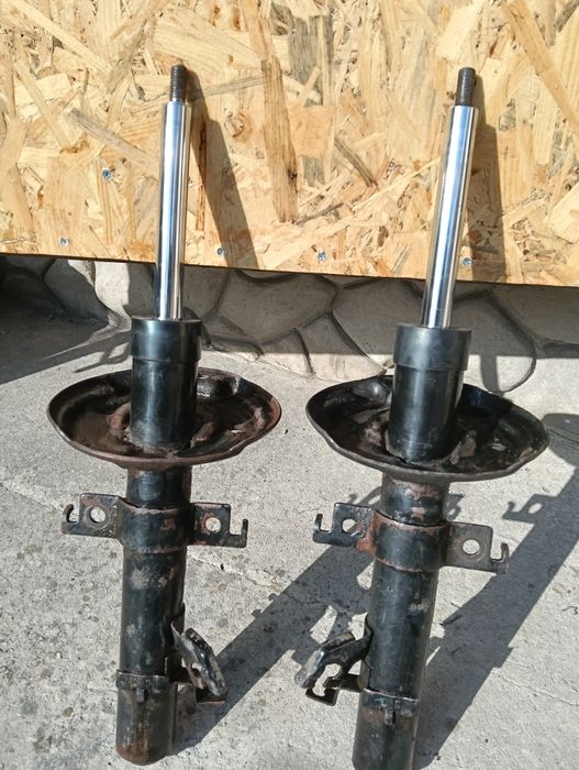 Амортизатор передний. Nissan Rogue t31