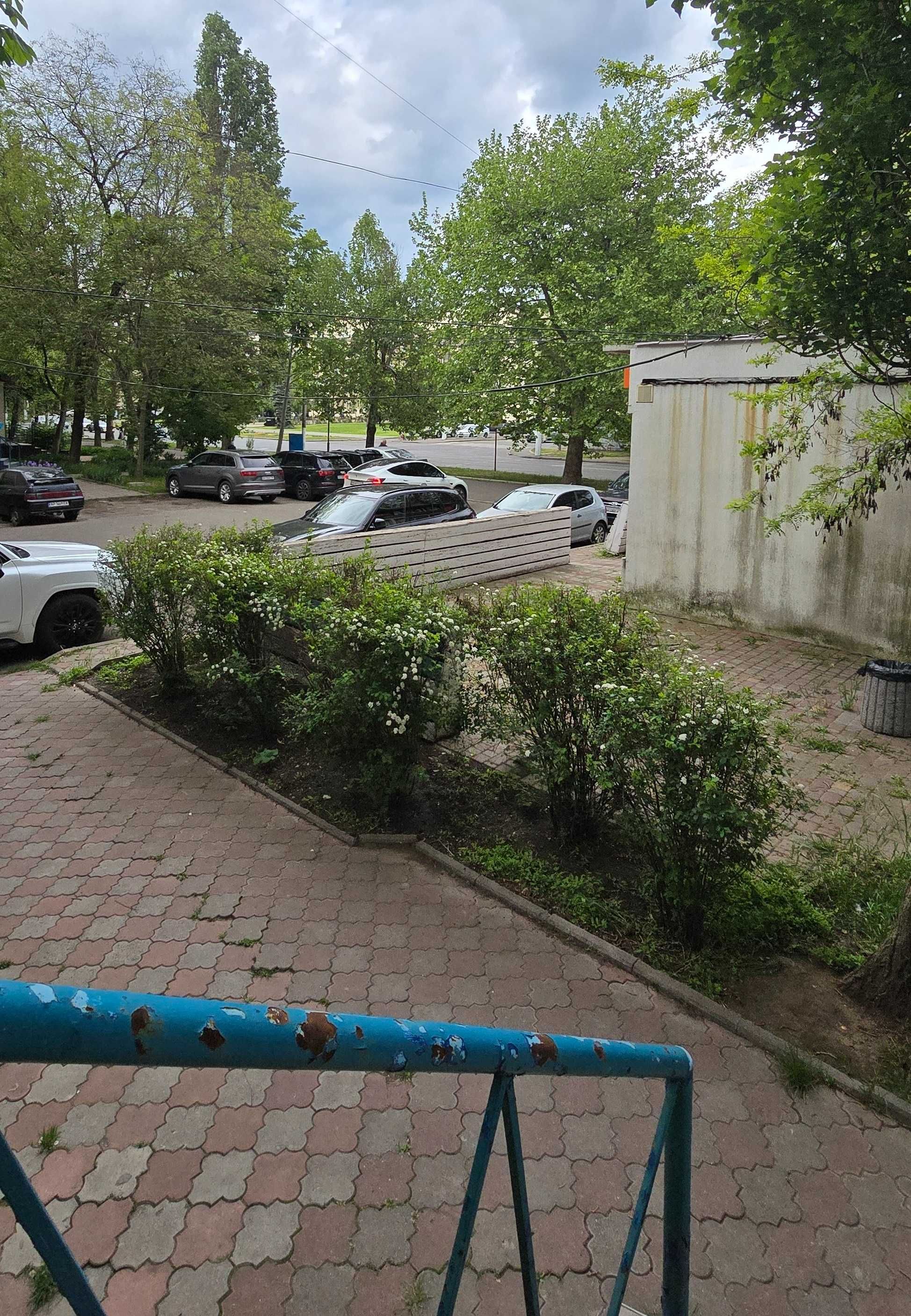 Продам нежилое помещение 52 м2, под офис, магазин, банк. Ак. Королева