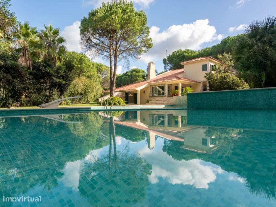 Moradia T5 com jardim e piscina em Santo Estêvão, Benavente