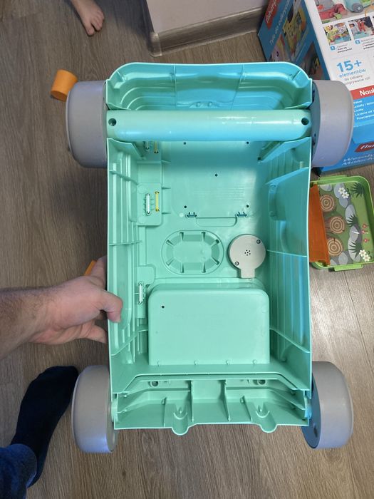 Fisher-Price „Ucz się i śmiej!” Wesoły Kamper Malucha HCK55