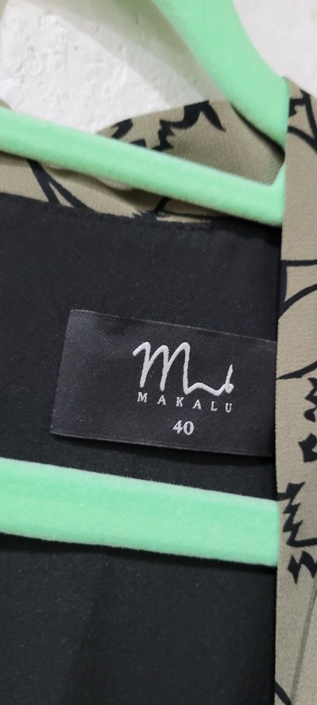Elegancka sukienka khaki w czarne kwiaty r40 makalu