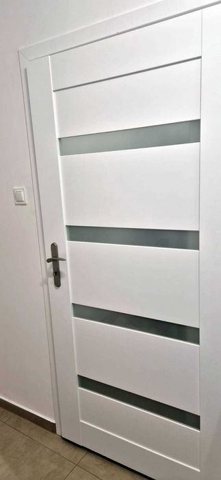 Białe Nowe Drzwi z Klamką i Zamkiem