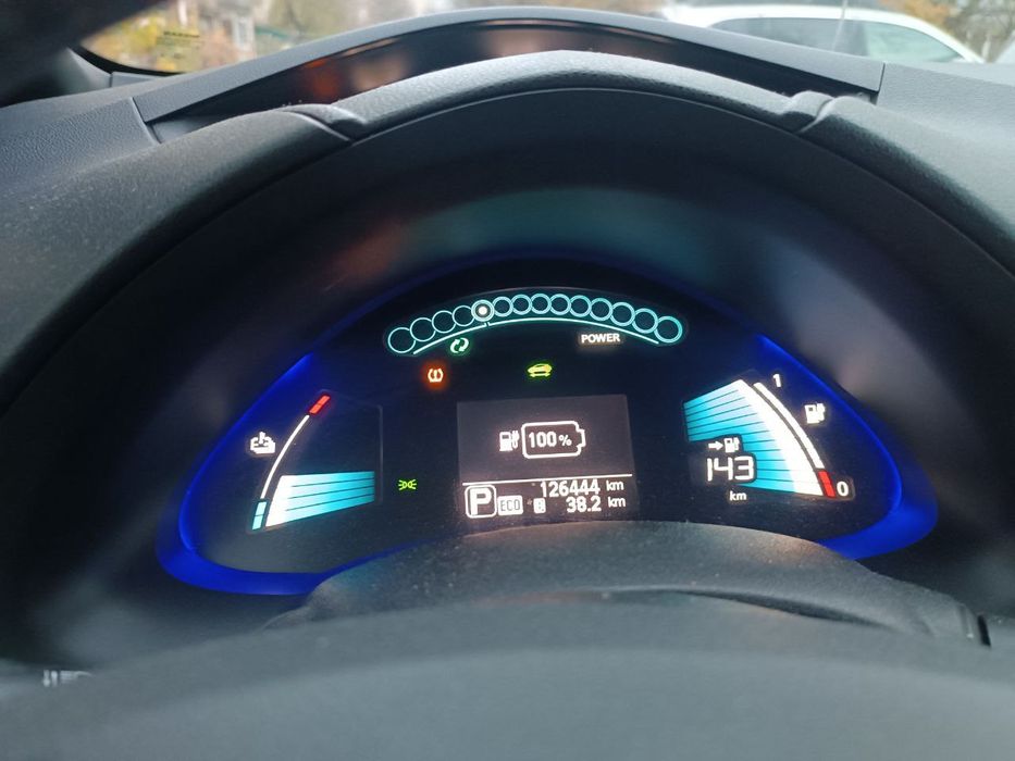 Оренда Nissan Leaf з місцем для зарядки