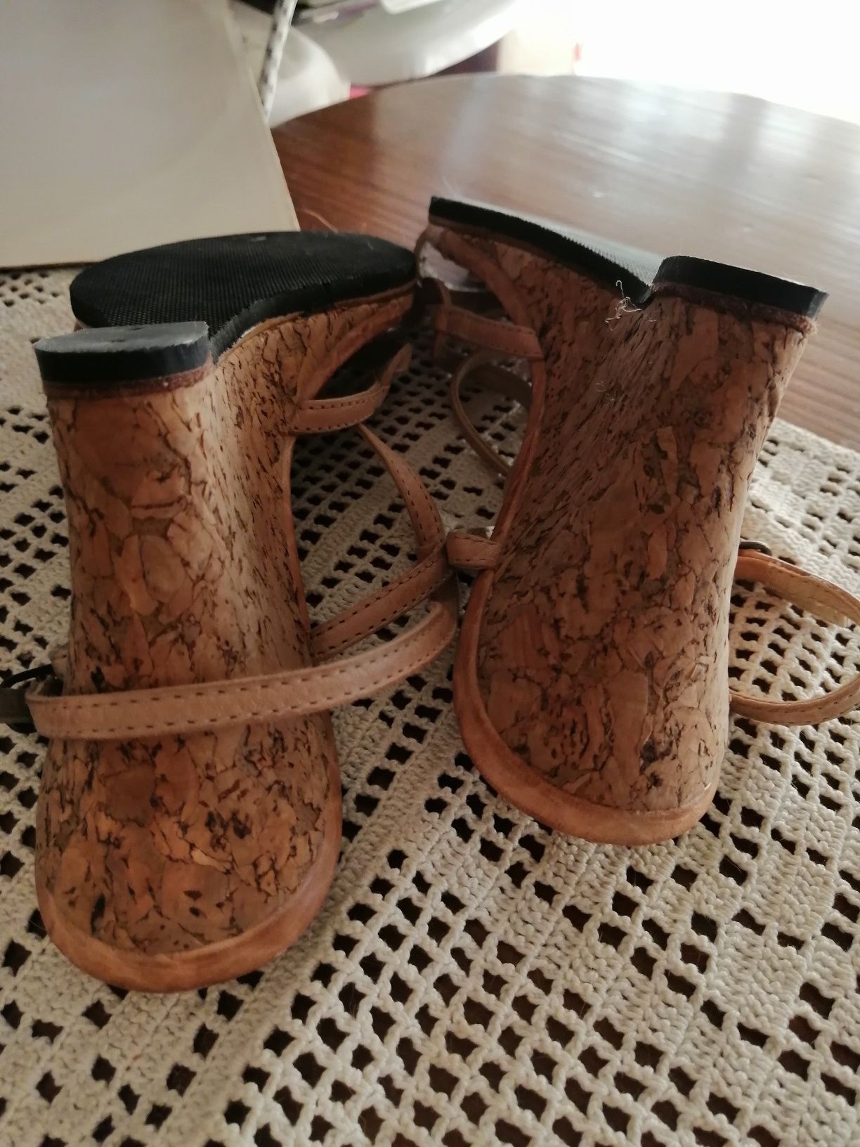 Botas n*36.Sandalias n*35 malas antigas