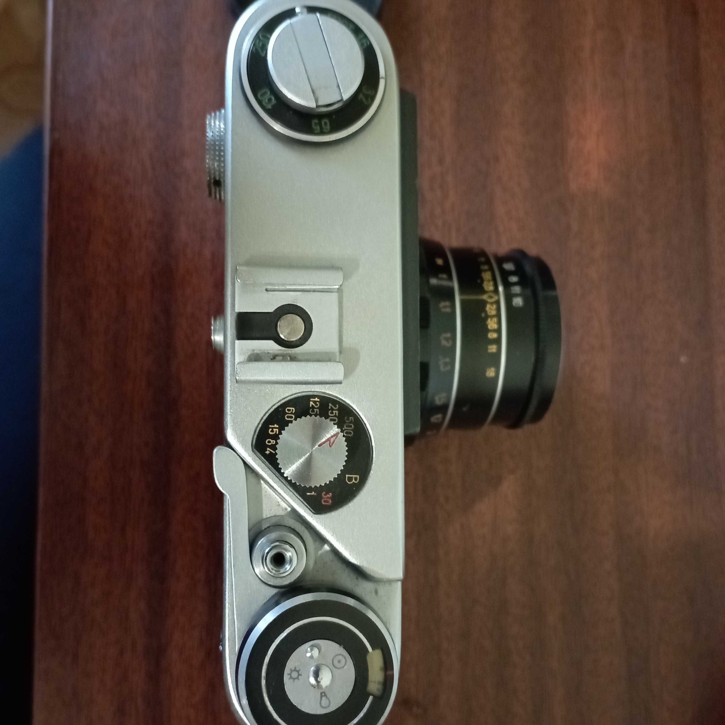 Продам древний фотоаппарат ФЄД-5в Б\У