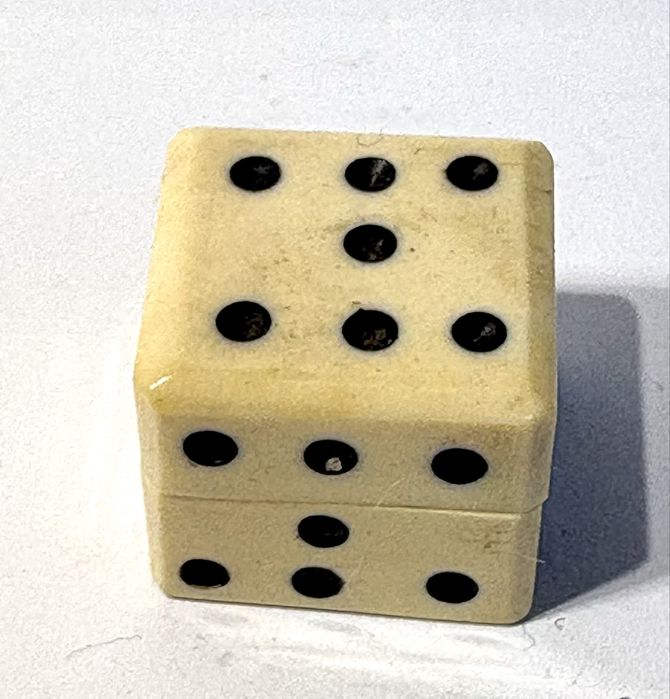 Antiga Miniatura de perfume sólido francês Concreta de Molinard Paris