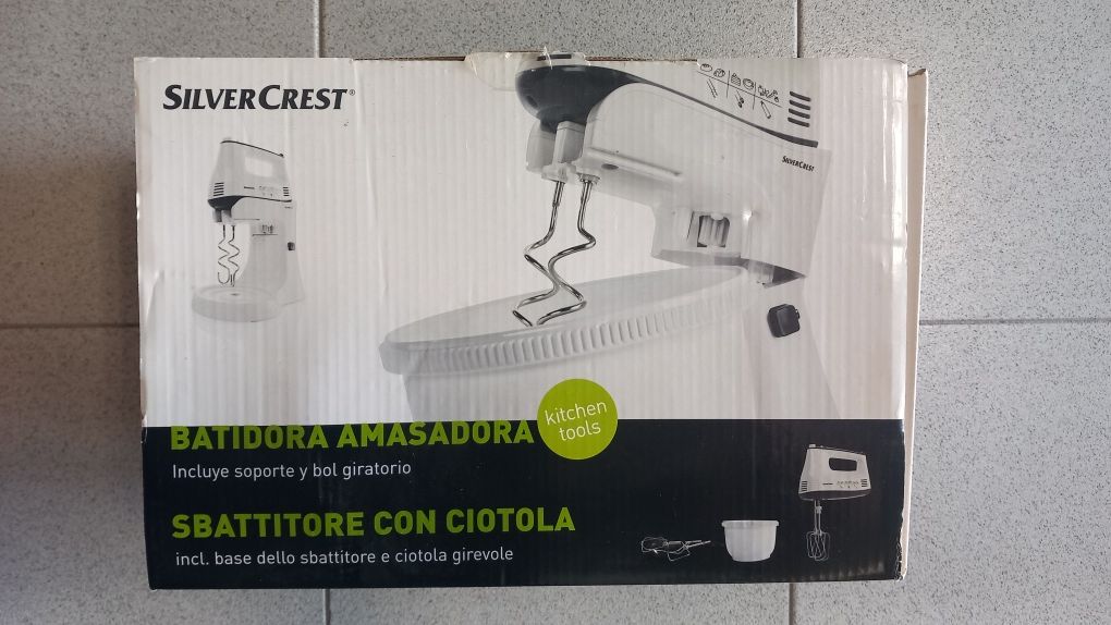 Batedeira SilverCrest com taça rotativa – nova e selada