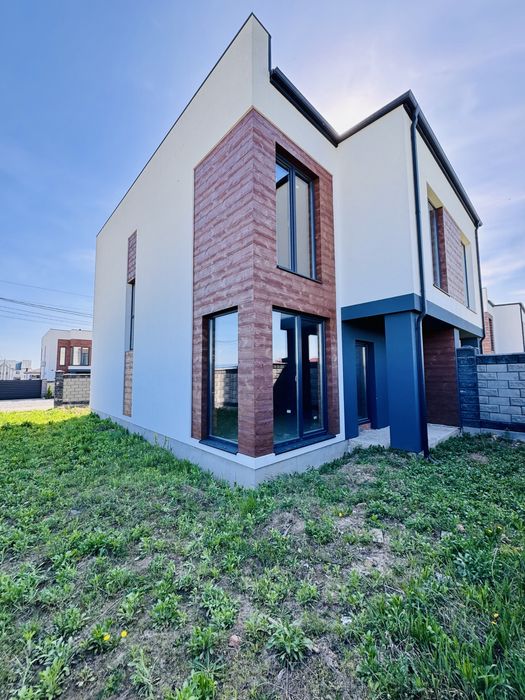 ТЕРМІНОВО Продам котедж/двоян біля Щасливого