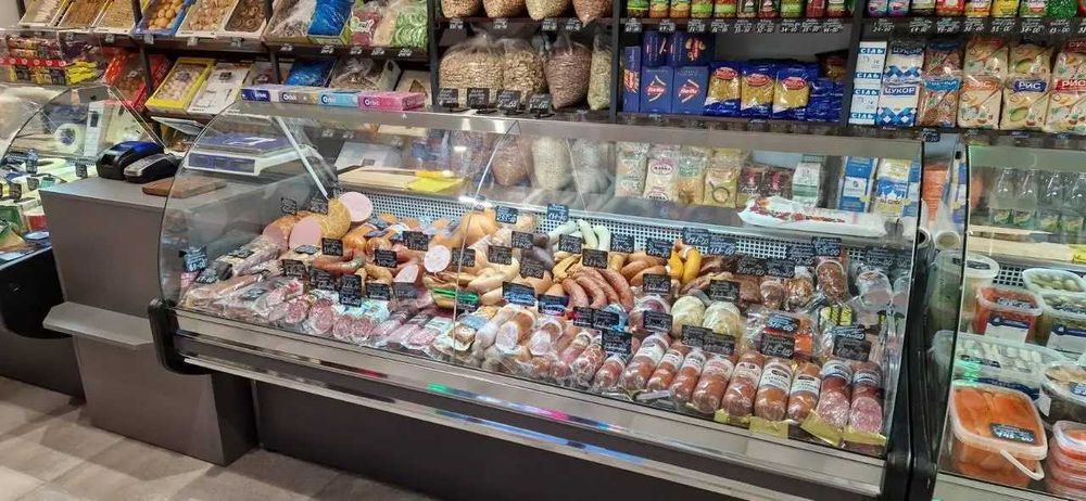 Холодильна вітрина під м'ясо,ковбаси,рибу,сир,кулінарію.Гнуте скло/КУБ