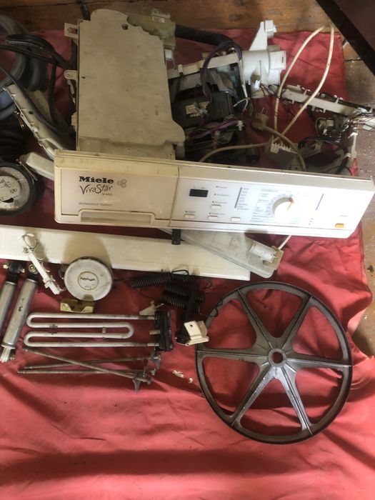 Łóżko jednoosobowe metalowe