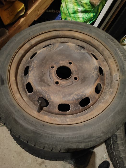 Felgi stalowe Ford Fiesta z oponami zimowymi Continental 15"