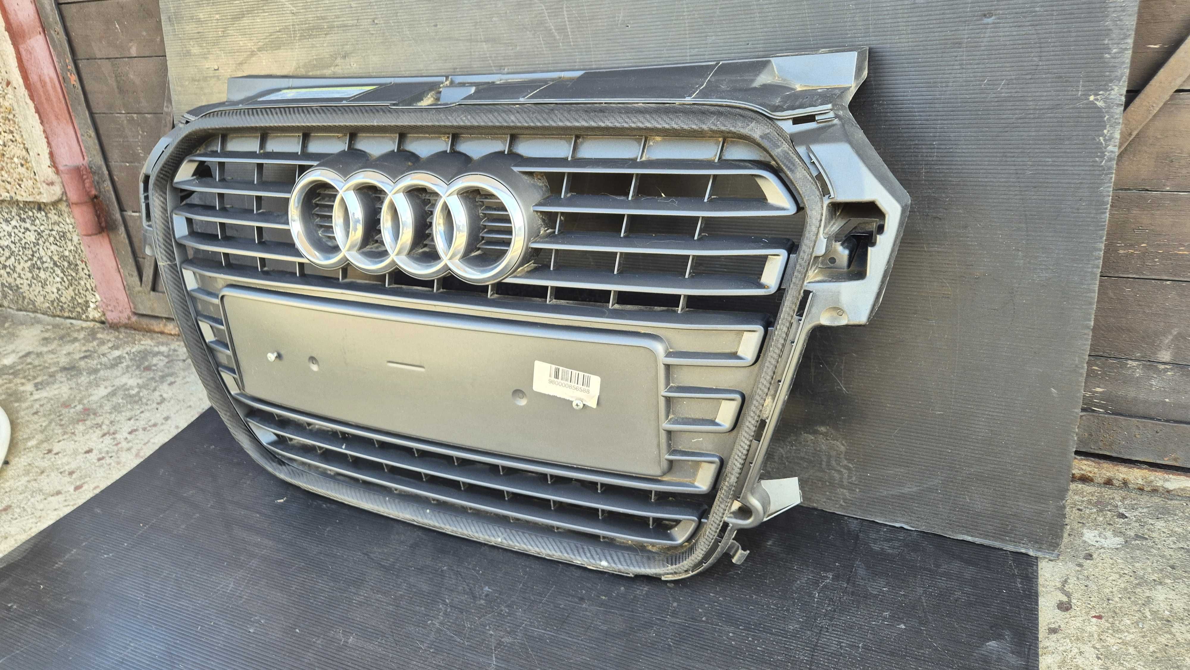 Atrapa chłodnicy GRILL PRZÓD Audi A1 8X0 10-14 OE ORYGINAŁ CARBON