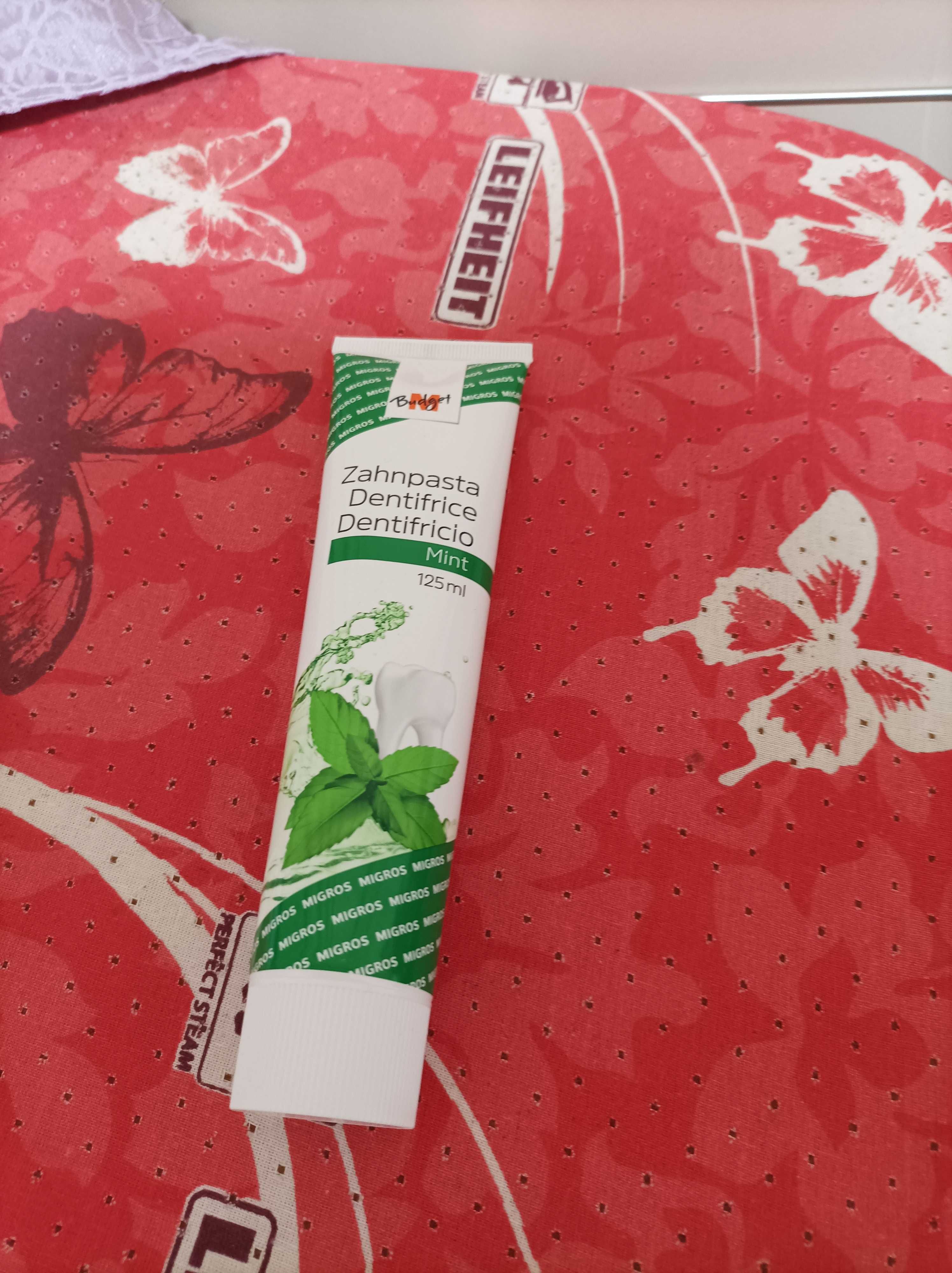 Зубная паста    Zahnpasta Dentifrice Denfricio.Швейцария.