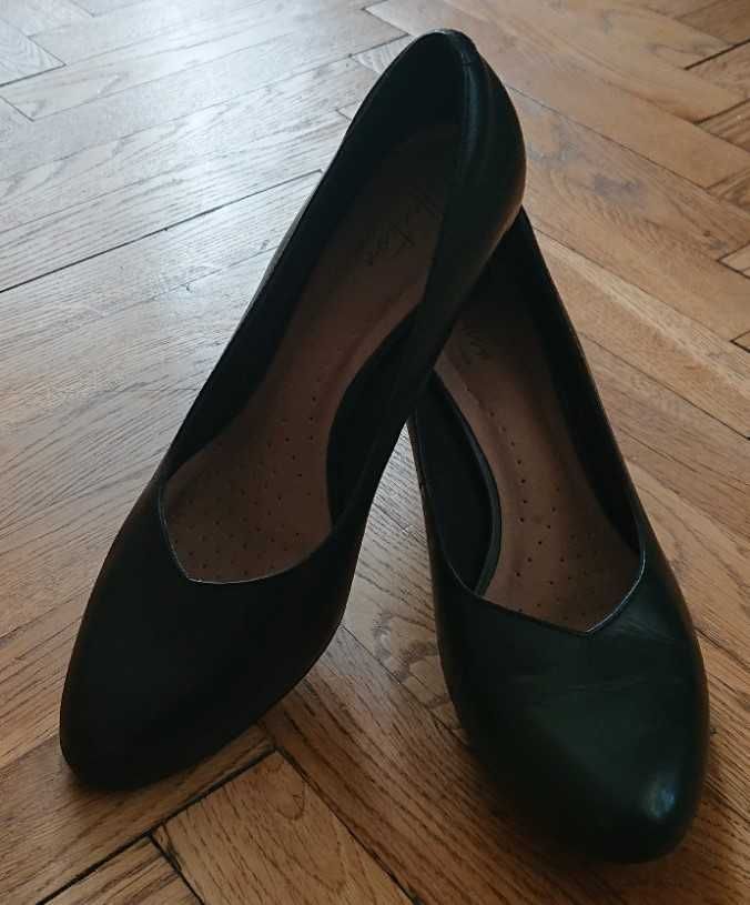 Klasyczne czarne szpilki czółenka CLARKS skóra naturalna rozmiar 40