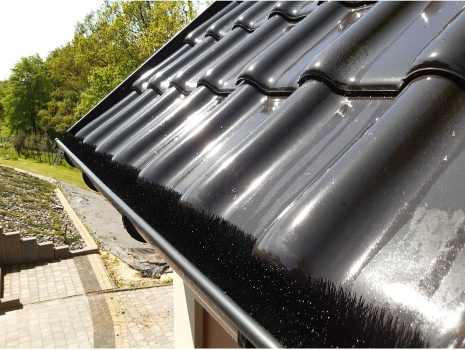 Szczotka siatka kolce ochrona do rynien i odpływów liniowych .