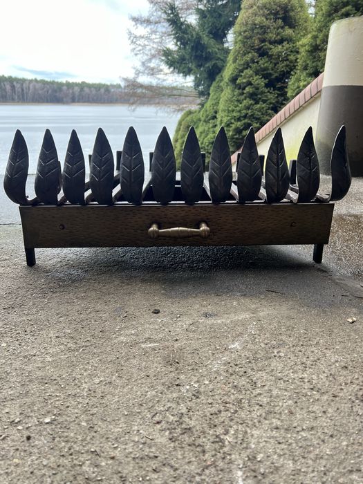 Ruszt z popielnikiem do kominka