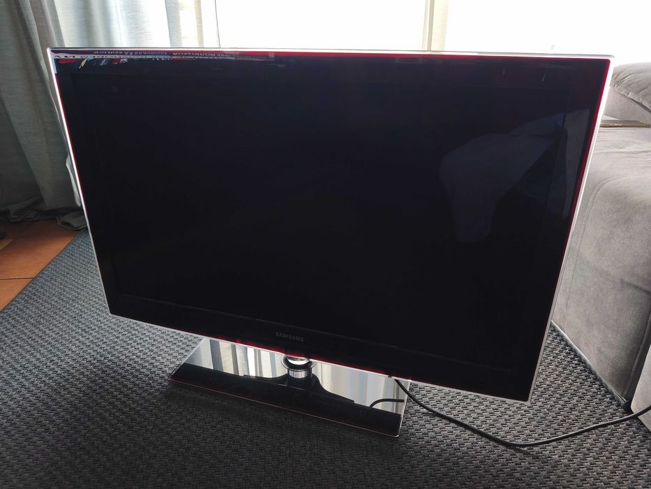 TV Samsung 40" em excelente estado