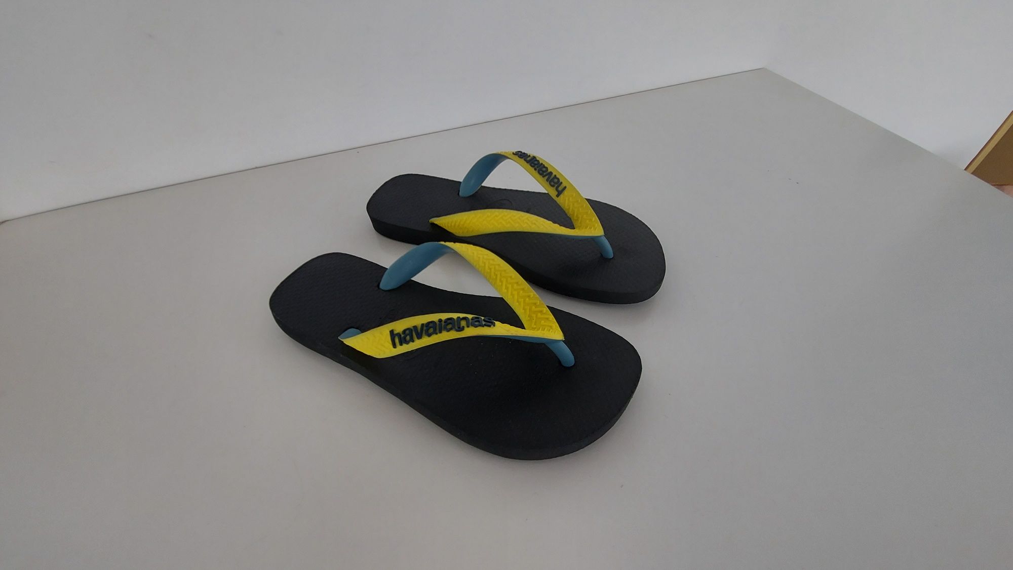 Buty klampki dziecięce Havaianas w rozmiarze 33-34