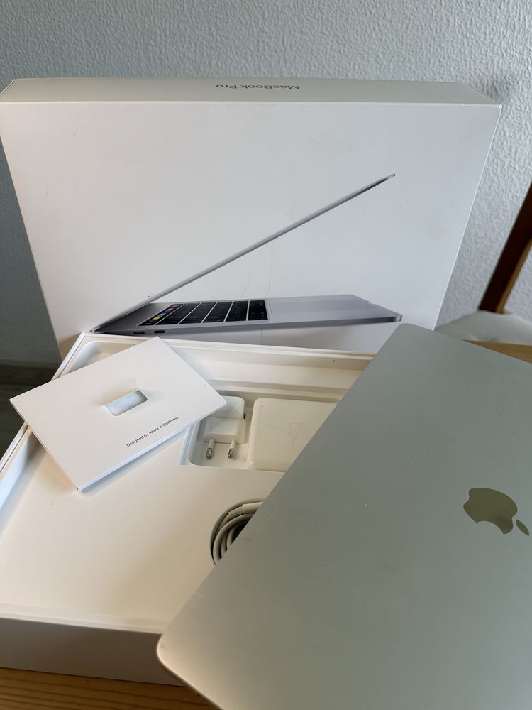 | Macbook Pro 15" 2019 | 200ciclos | COMO NOVO