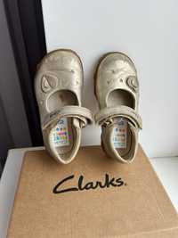 Дитячі туфлі доя дівчинки фірми Clarks 20 розмір