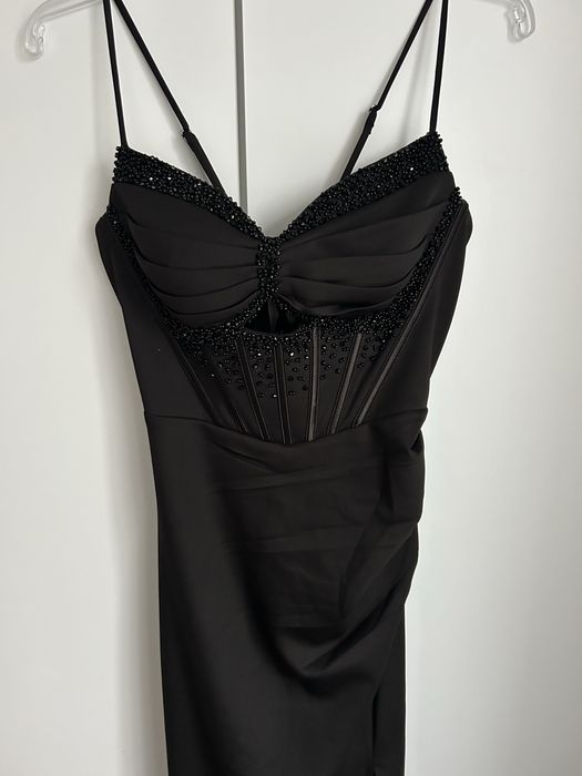 Sukienka z gorsetem z kryształkami