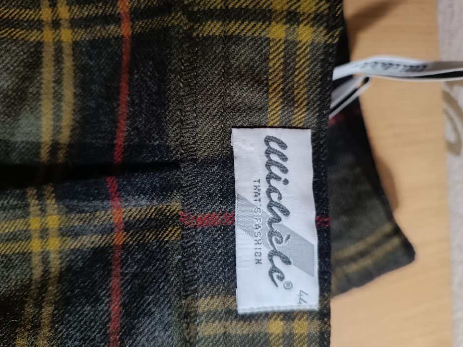 Класичні вовняні шорти р.40