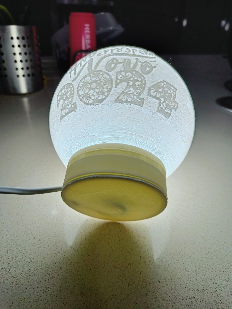 Lâmpada led forma de lua com foto personalizada.