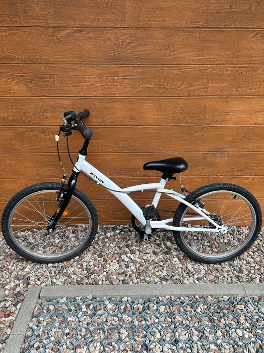 rower dziecięcy B'twin Decathlon 20 cali biały dla dziewczynki