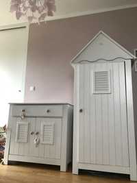 biała drewniana szafa domek * żaluzjowe drzwi shuttersy