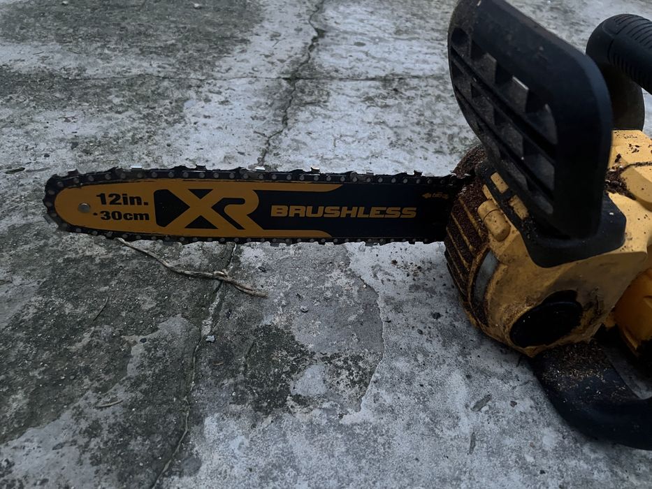 Цепная пила DeWALT DCM565P1