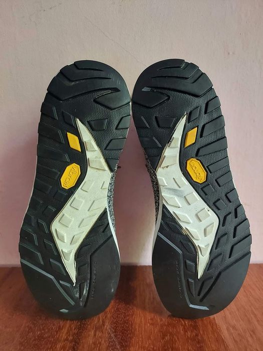 Кроси фірми scarpa mojito оригінал 

Розмір по бірці:

UK 6 1/2 us m 7