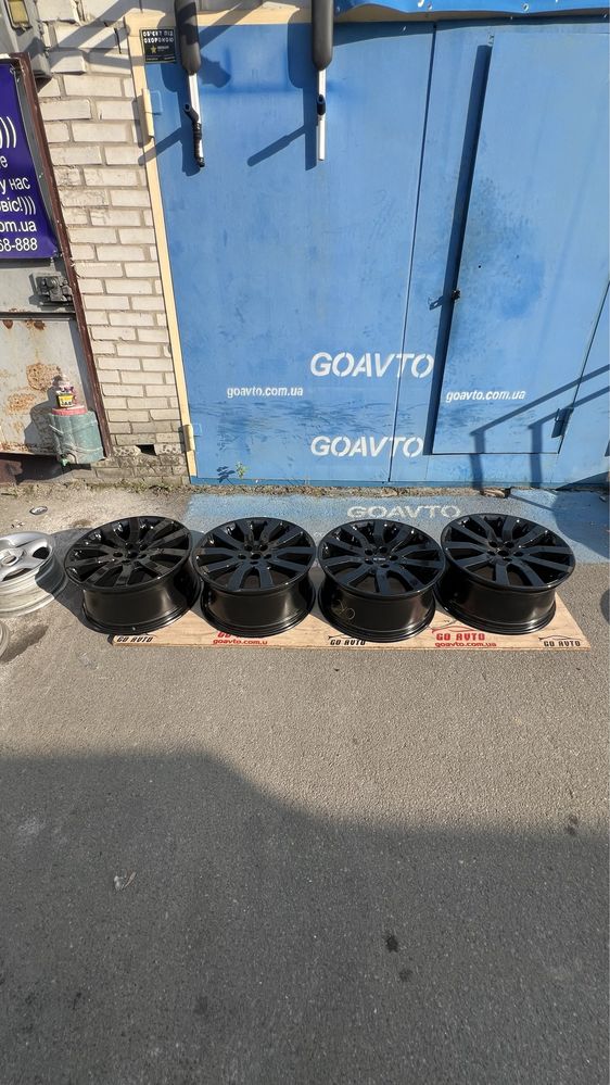 Goauto диски Range Rover 5/120 r20 9j dia72,6 в чорному глянці як нові