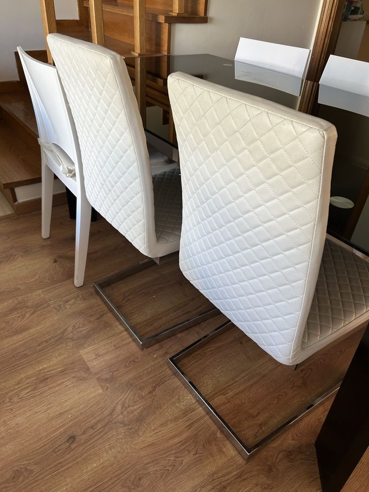 Vendo 8 cadeiras sala de estar (2 modelos)