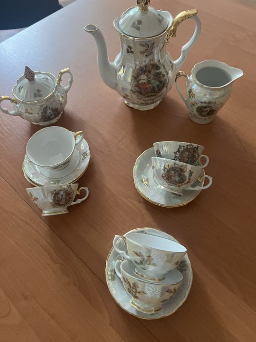 Продам  сервиз кофейный ,чаные пары и другую посуду.