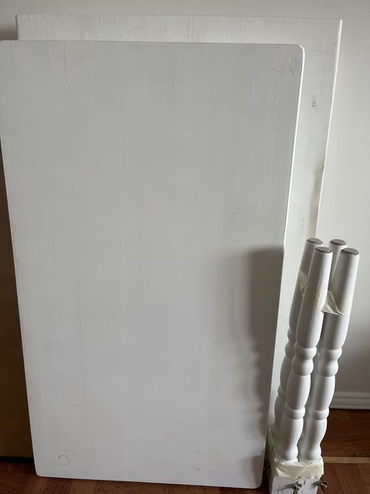 Mesa de pinho maciço pintada