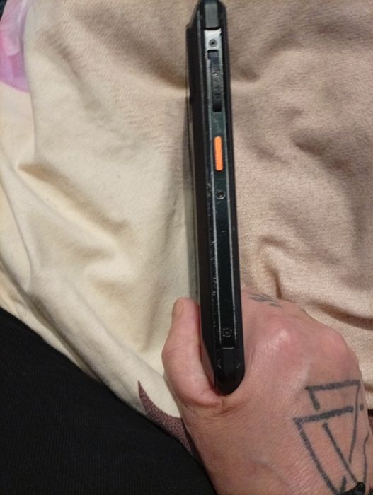 Продам телефон рабочий на запчасти,так как не работает зарядка,