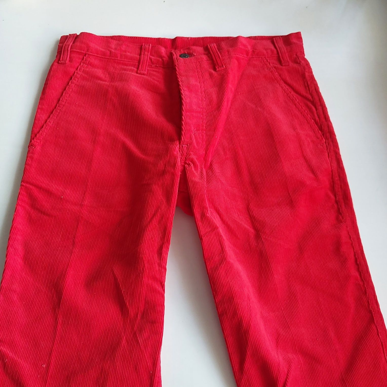 Czerwone spodnie Levis