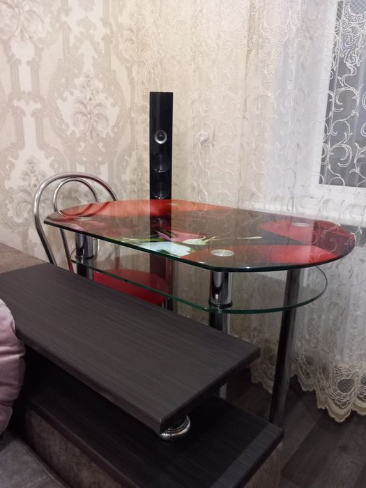 Стіл скляний новий.