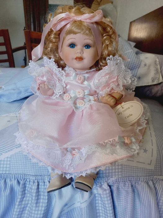 Boneca de Porcelana Antiga - Bem estimada