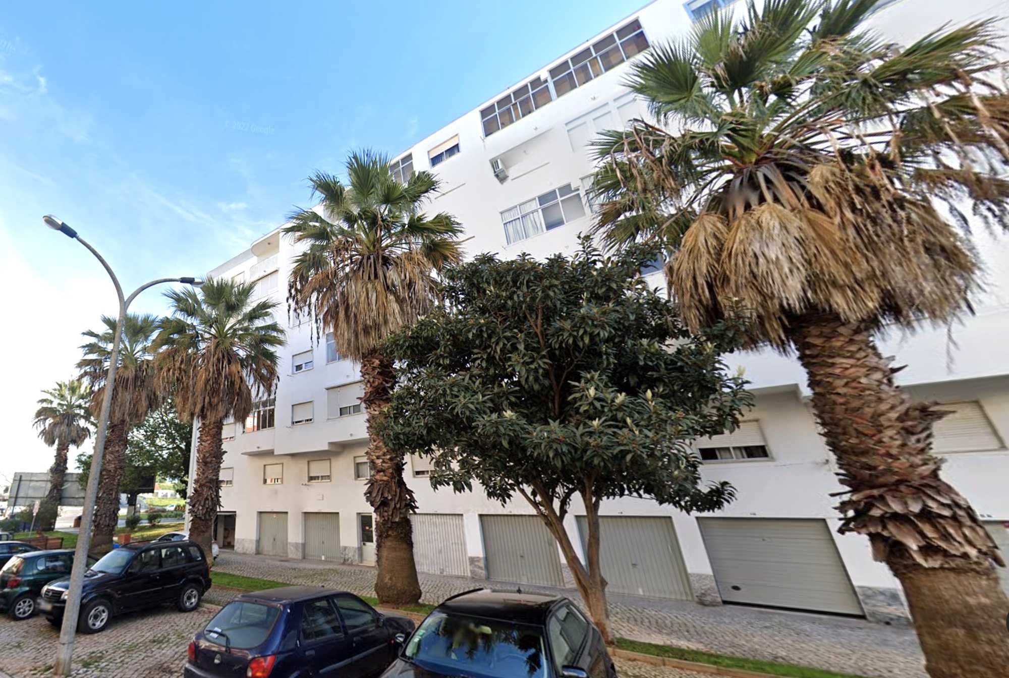 T2 - 3 Assoalhadas - PRAÇA DE PORTUGAL - Rotunda dos 4 Caminhos