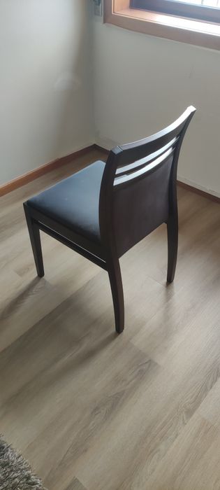 Vendo 4 cadeiras preto) castanho preço total