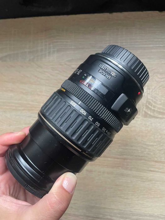 Canon EF 28-135mm f/3.5-5.6 IS USM