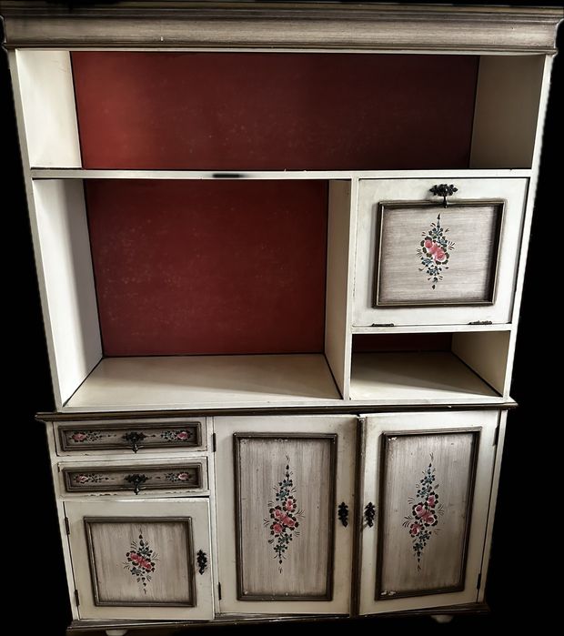 Móvel antigo bonito em bom estado