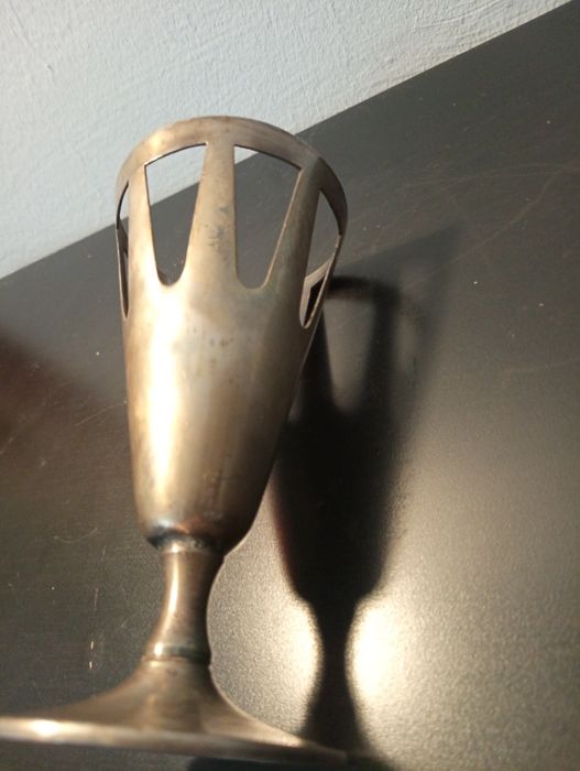 Taça cálice decorativa em metal, p0ssivelmente bronze -art deco